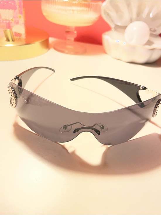 Accessories - Women's Sunglasses Silver Hearts - Gray Lens